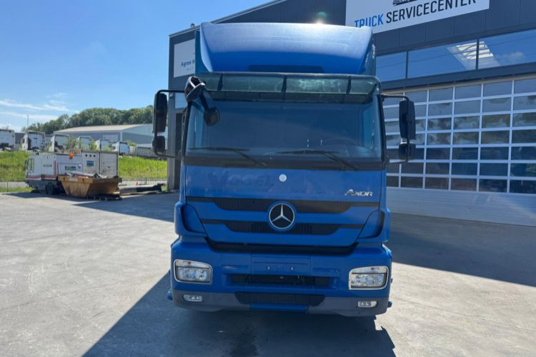 Mercedes-Benz Axor 1833 4x2 - Camion cu prelată: Foto 2 Mercedes-Benz Axor 1833 4x2 - Camion cu prelată: Foto 2