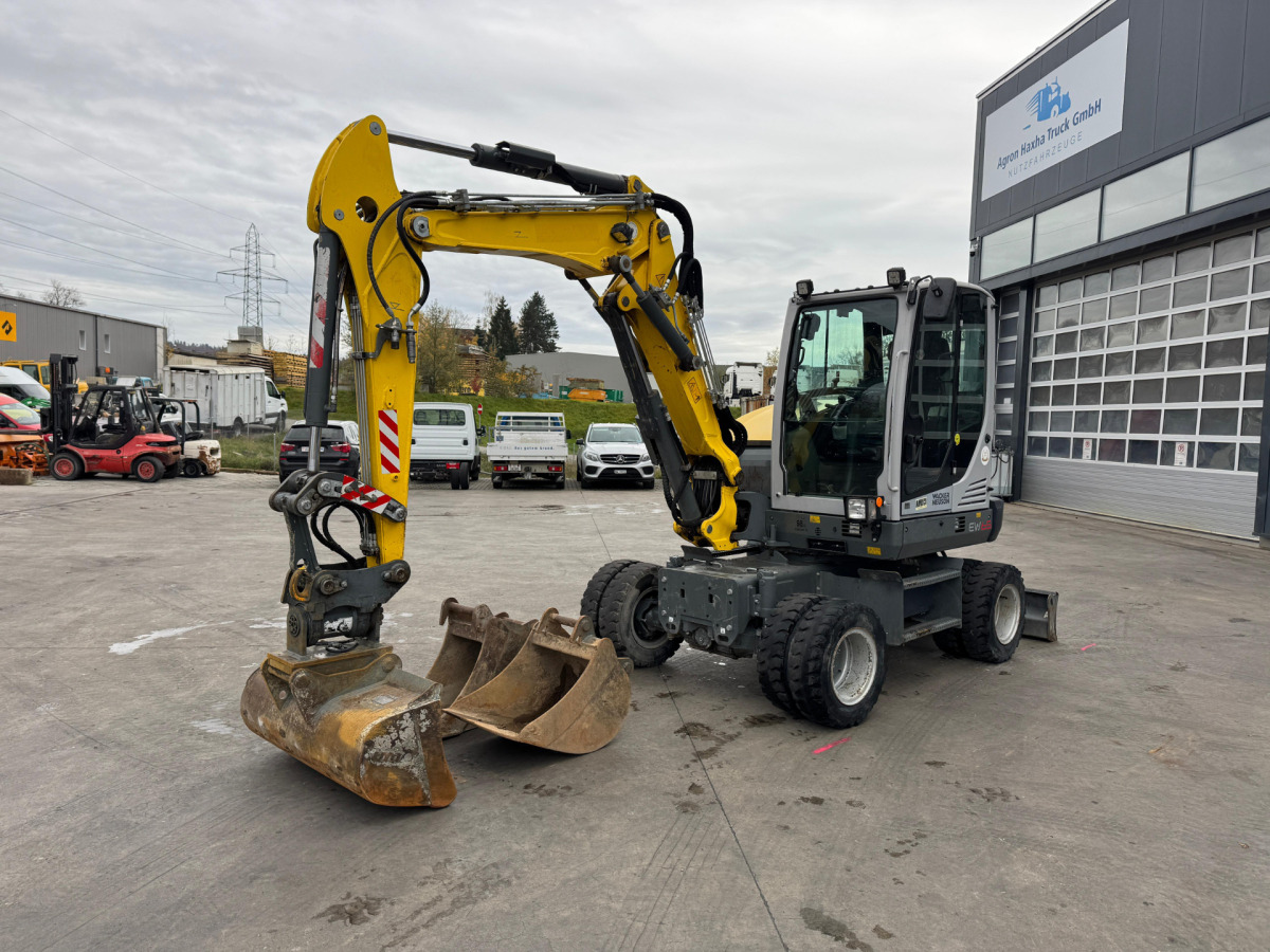 NEUSON EW65 E14-2 Powertilt 3x Schaufeln - Excavator pe roţi: Foto 1 NEUSON EW65 E14-2 Powertilt 3x Schaufeln - Excavator pe roţi: Foto 1