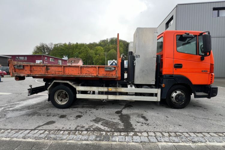 Nissan Atleon 80.19 4x2 Hooklift - Camion cu cârlig: Foto 5 Nissan Atleon 80.19 4x2 Hooklift - Camion cu cârlig: Foto 5