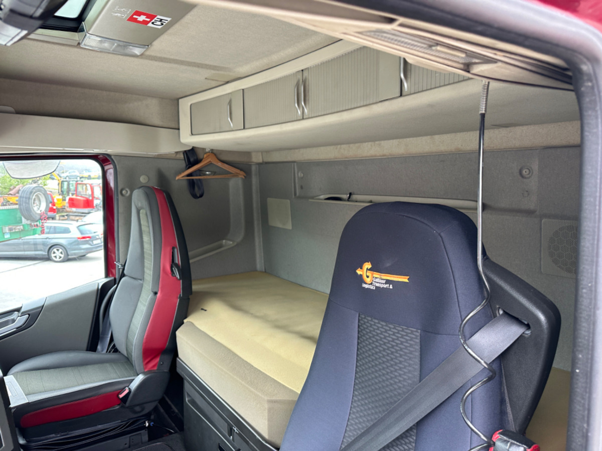 Camion cu prelată VOLVO FH-420 4x2 LBW: Foto 15 Camion cu prelată VOLVO FH-420 4x2 LBW: Foto 15