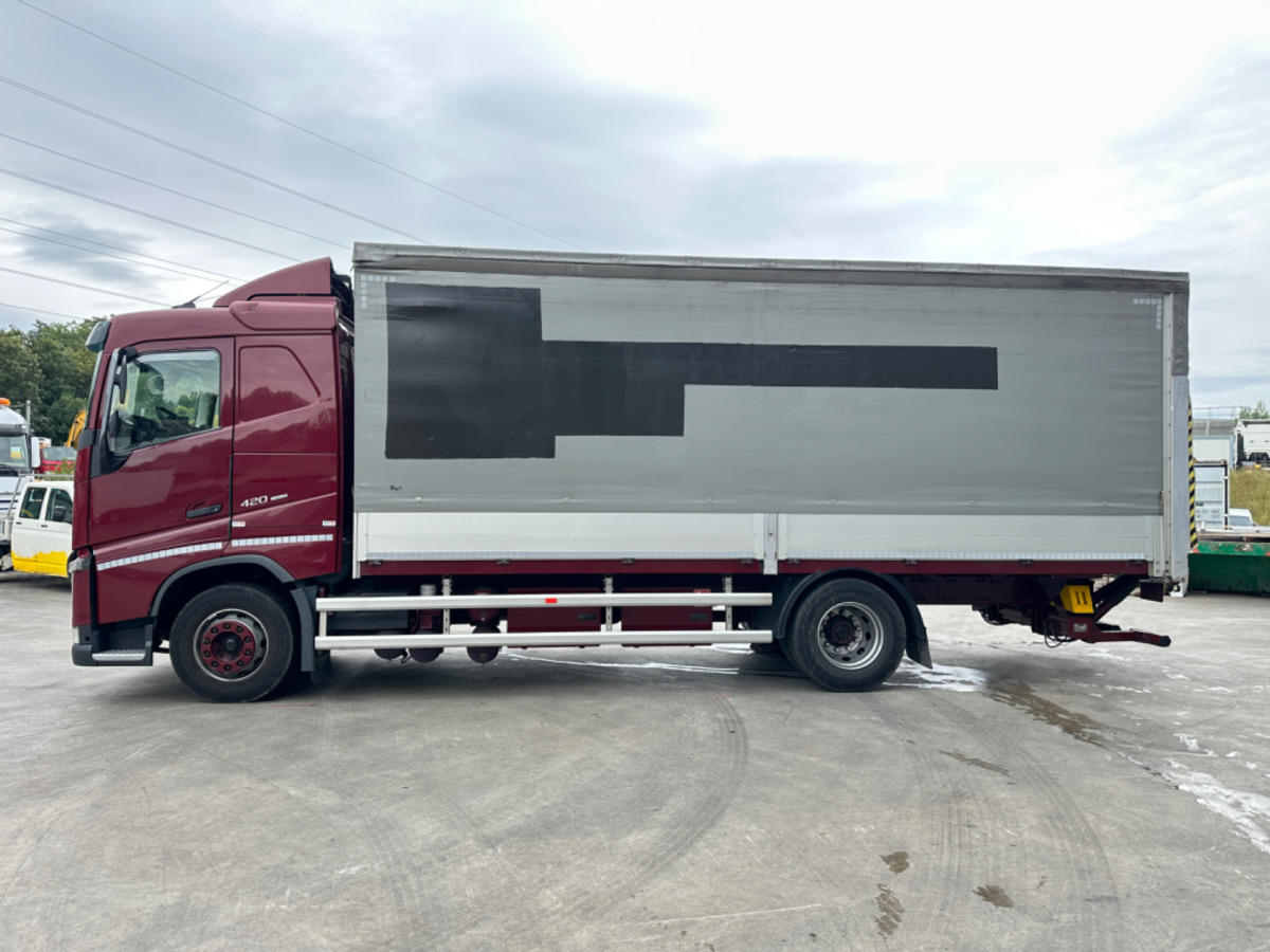 Camion cu prelată VOLVO FH-420 4x2 LBW: Foto 12 Camion cu prelată VOLVO FH-420 4x2 LBW: Foto 12