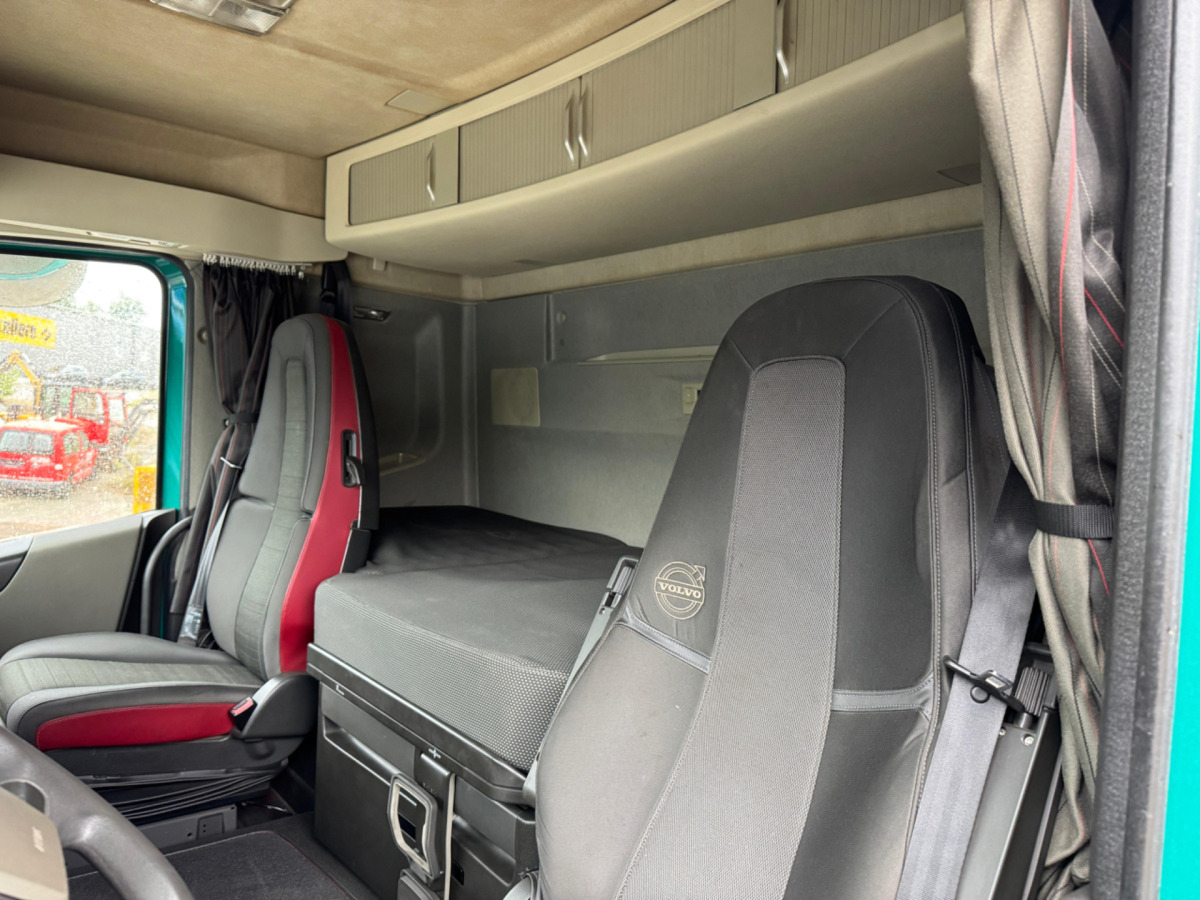 Camion forestier, Camion cu macara VOLVO FH-540 6x2 Tajfun L300Z: Foto 12