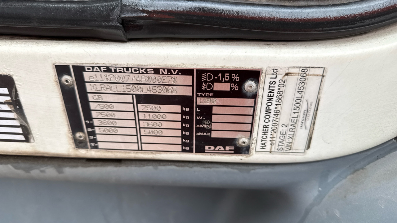 Camion platformă, Camion cu macara DAF LF 150: Foto 12