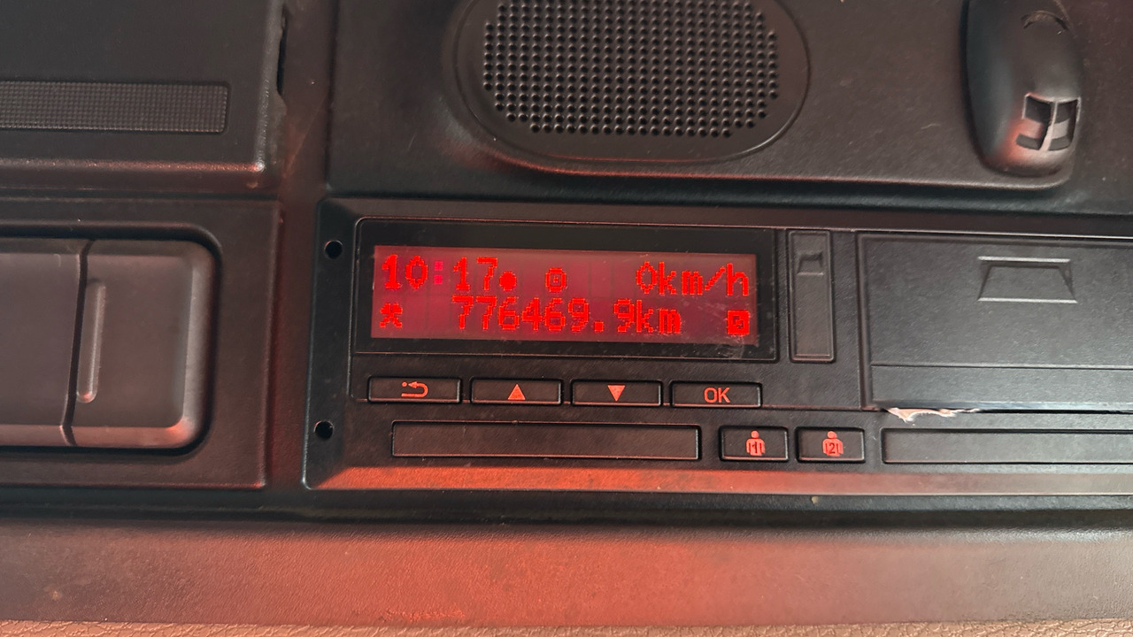 Camion platformă, Camion cu macara DAF LF 150: Foto 9