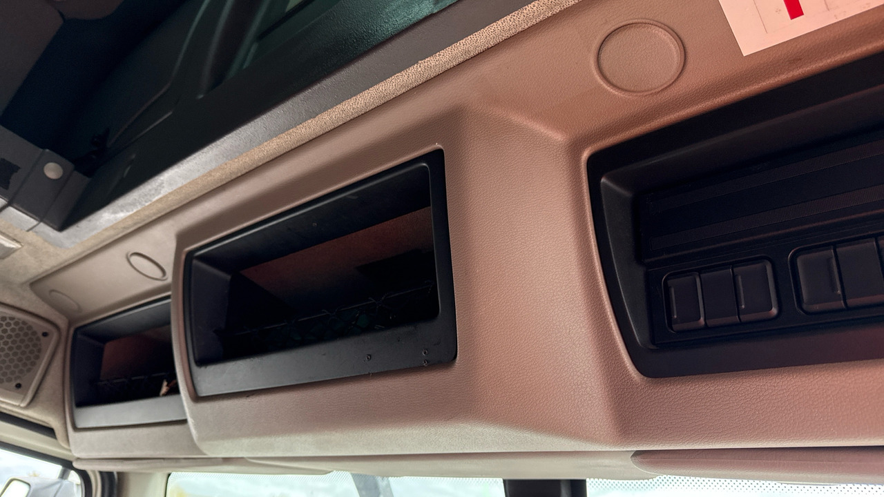 Camion platformă, Camion cu macara DAF LF 150: Foto 15