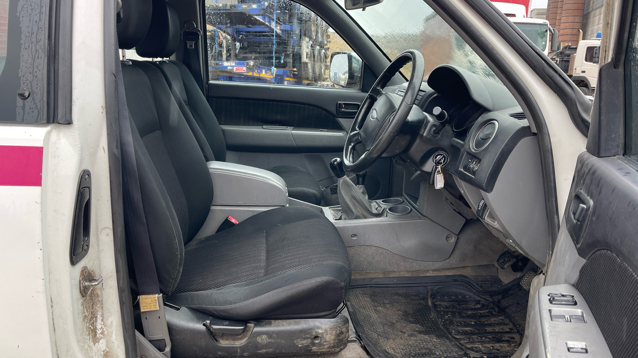 FORD RANGER 2.5 TDCI - Pick-up, Autoutilitară cabină dublă: Foto 5 FORD RANGER 2.5 TDCI - Pick-up, Autoutilitară cabină dublă: Foto 5