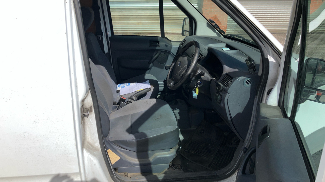 FORD TRANSIT CONNECT T200 1.8 TDCI 75PS - Autoutilitară compactă: Foto 5 FORD TRANSIT CONNECT T200 1.8 TDCI 75PS - Autoutilitară compactă: Foto 5