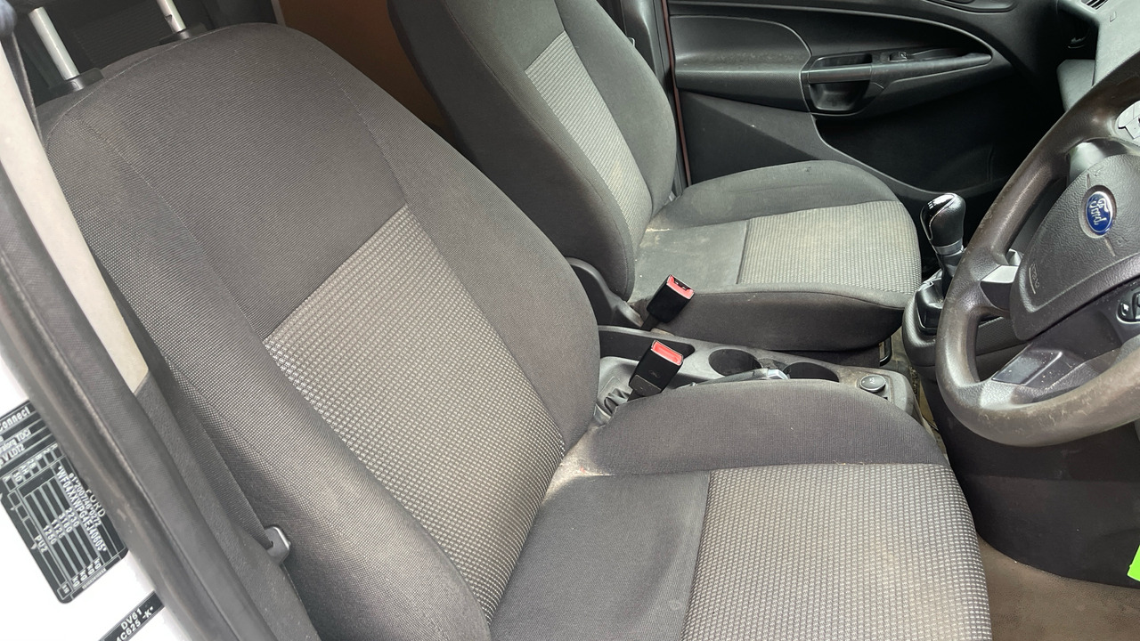FORD TRANSIT CONNECT T220 1.6 TDCi 95PS - Autoutilitară cabină dublă: Foto 5 FORD TRANSIT CONNECT T220 1.6 TDCi 95PS - Autoutilitară cabină dublă: Foto 5