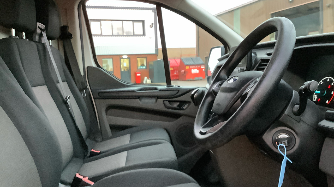 FORD TRANSIT CUSTOM 300 2.0 105ps - Autoutilitară compactă: Foto 5 FORD TRANSIT CUSTOM 300 2.0 105ps - Autoutilitară compactă: Foto 5