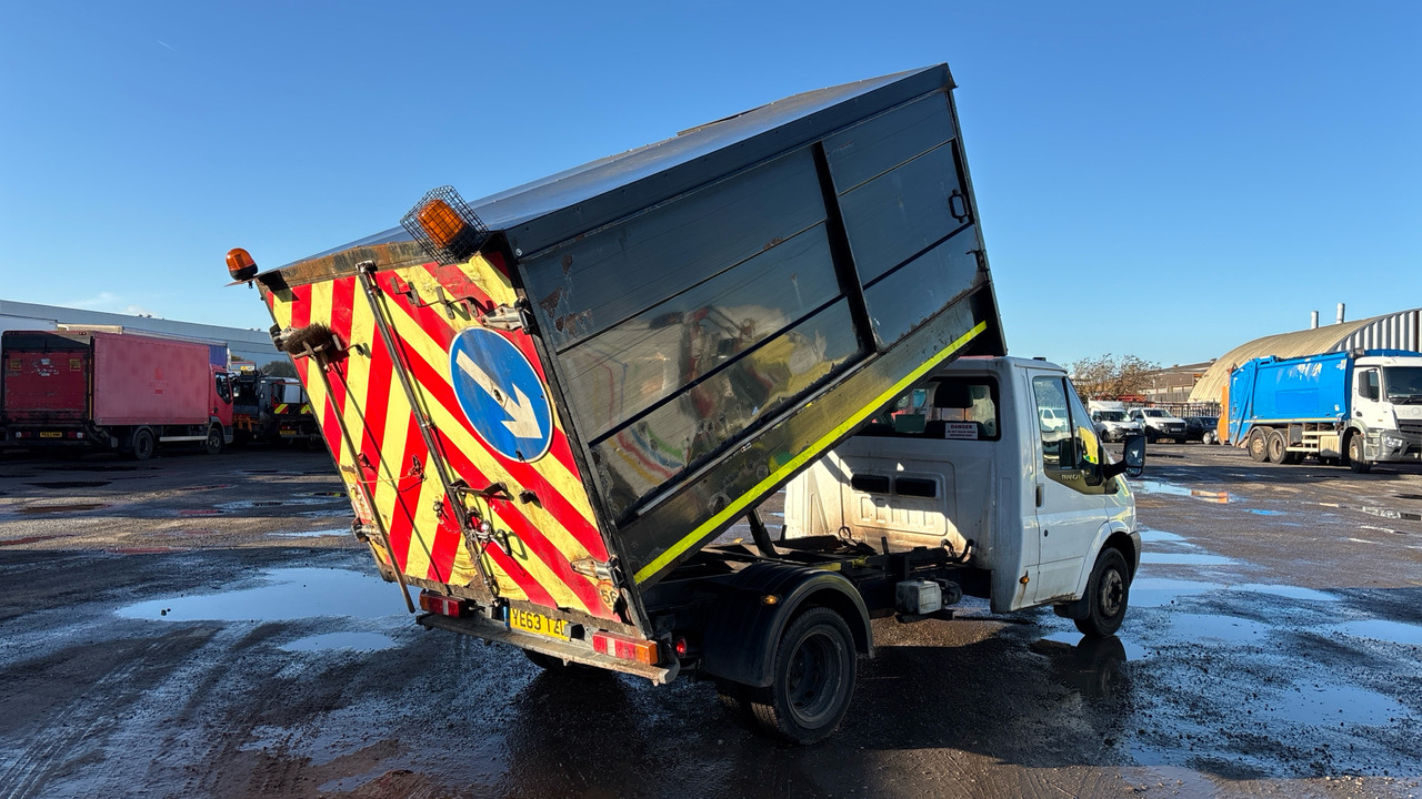 FORD TRANSIT T350 2.2 TDCI 125PS - Autoutilitară basculantă: Foto 4 FORD TRANSIT T350 2.2 TDCI 125PS - Autoutilitară basculantă: Foto 4