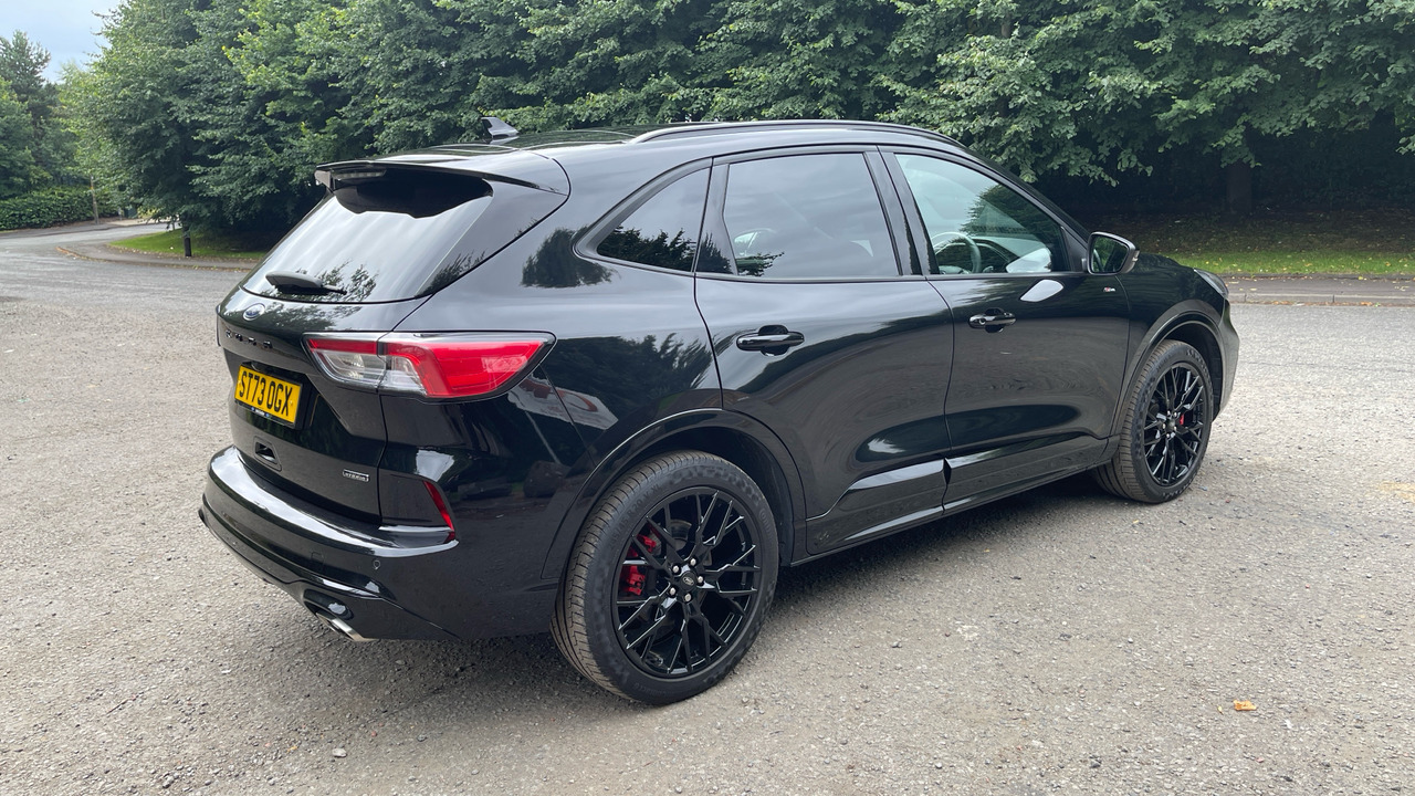 Ford Kuga 2.5 PHEV Black Package Edition CVT - Hatchback: Foto 4 Ford Kuga 2.5 PHEV Black Package Edition CVT - Hatchback: Foto 4