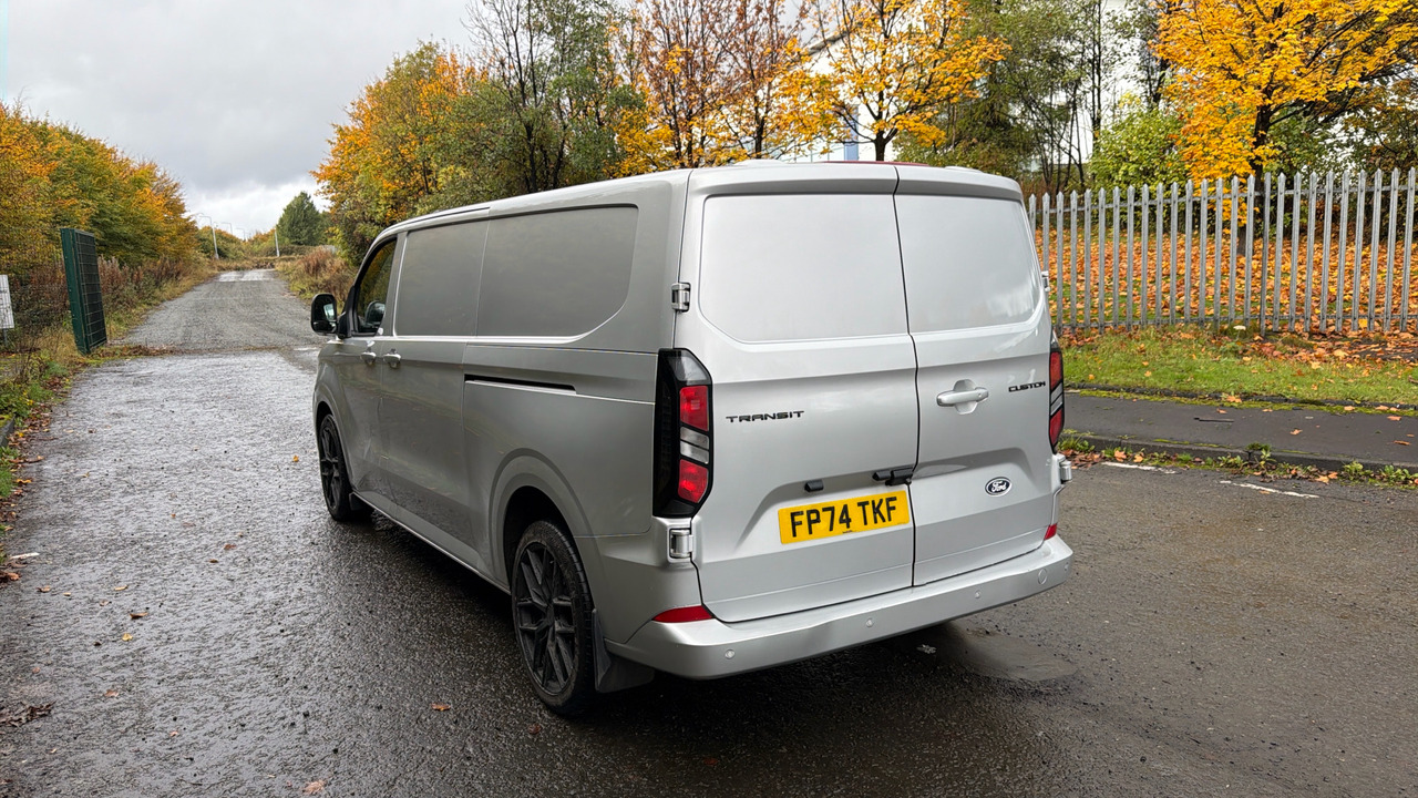 Ford Transit 2.0 136PS - Autoutilitară compactă: Foto 3 Ford Transit 2.0 136PS - Autoutilitară compactă: Foto 3