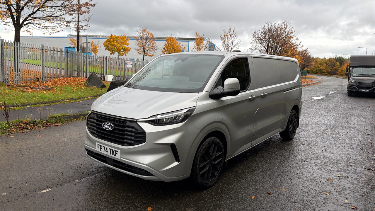 Ford Transit 2.0 136PS - Autoutilitară compactă: Foto 2 Ford Transit 2.0 136PS - Autoutilitară compactă: Foto 2