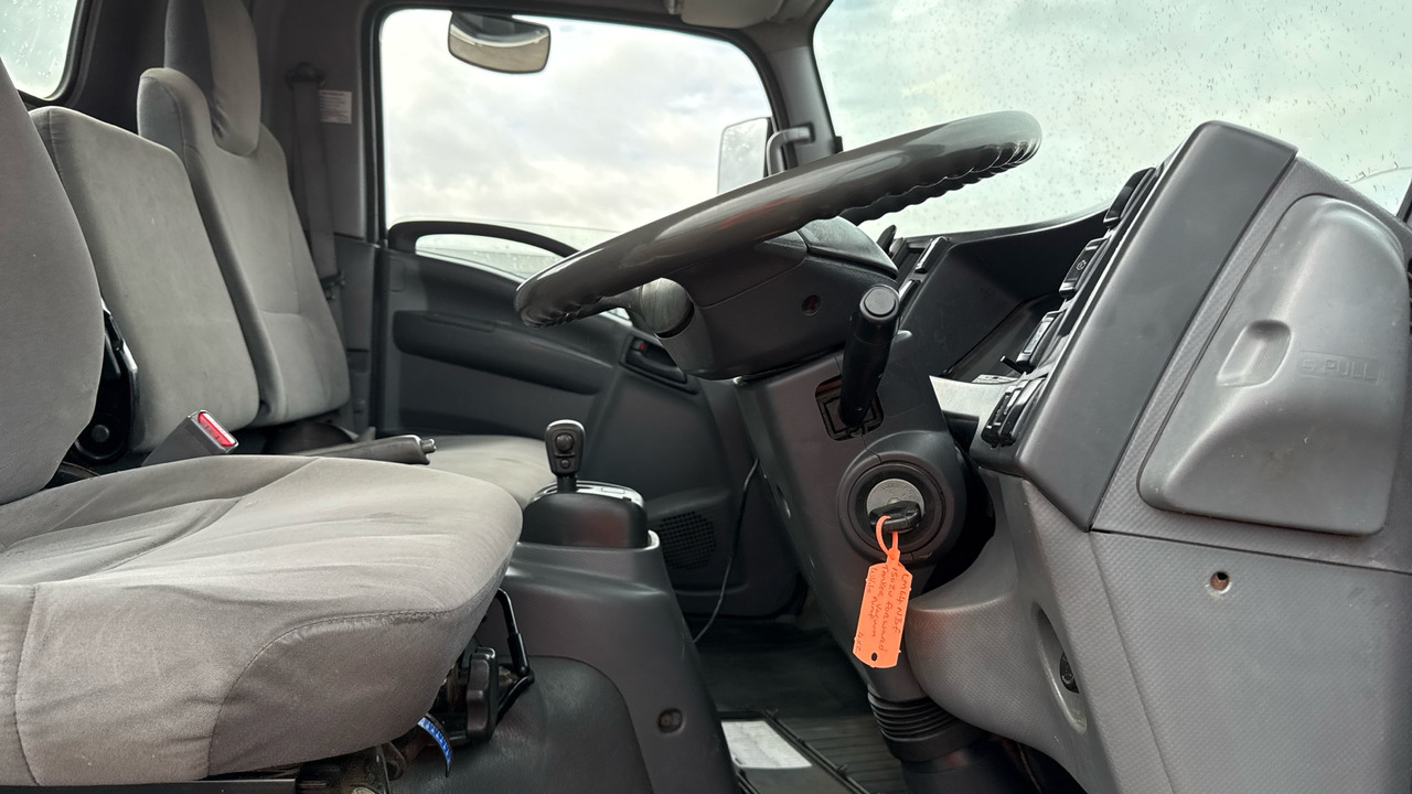 ISUZU N75 190 - Camion cisternă: Foto 5 ISUZU N75 190 - Camion cisternă: Foto 5