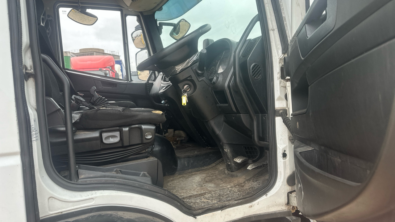 IVECO EUROCARGO 100-190 - Maşină de tractare: Foto 5 IVECO EUROCARGO 100-190 - Maşină de tractare: Foto 5