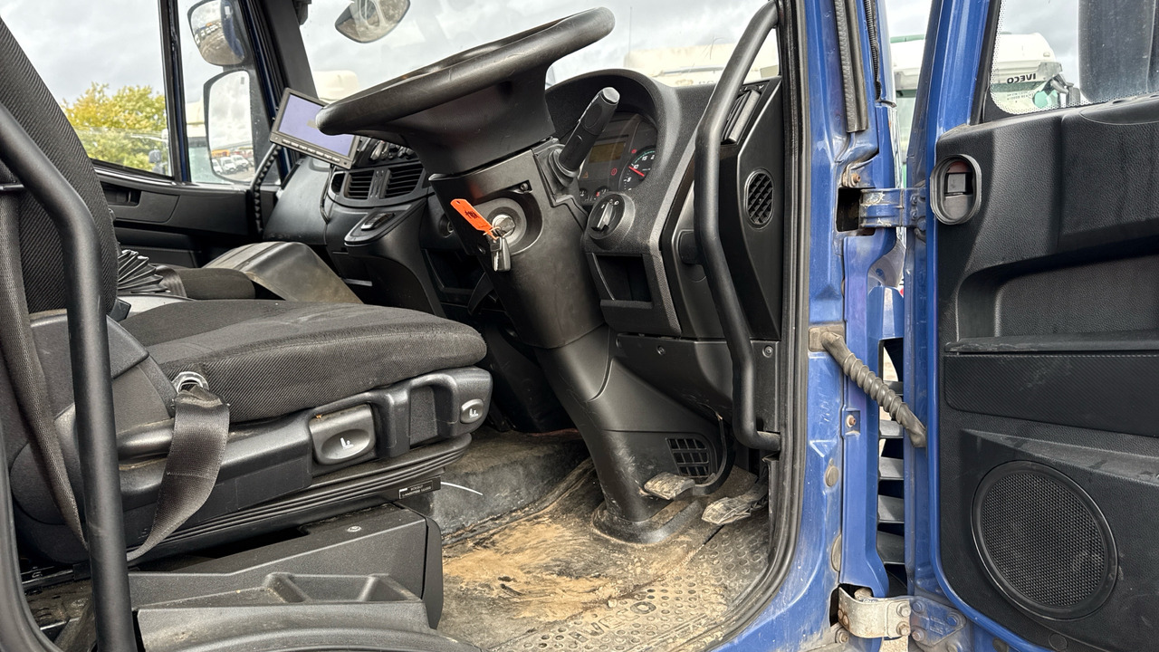 IVECO EUROCARGO 120-210 - Camion cu prelată: Foto 5 IVECO EUROCARGO 120-210 - Camion cu prelată: Foto 5