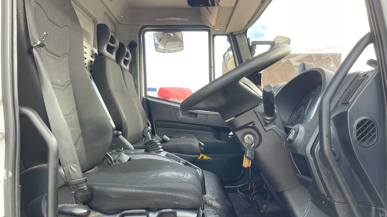 IVECO EUROCARGO 180-250 - Camion cu prelată: Foto 5 IVECO EUROCARGO 180-250 - Camion cu prelată: Foto 5
