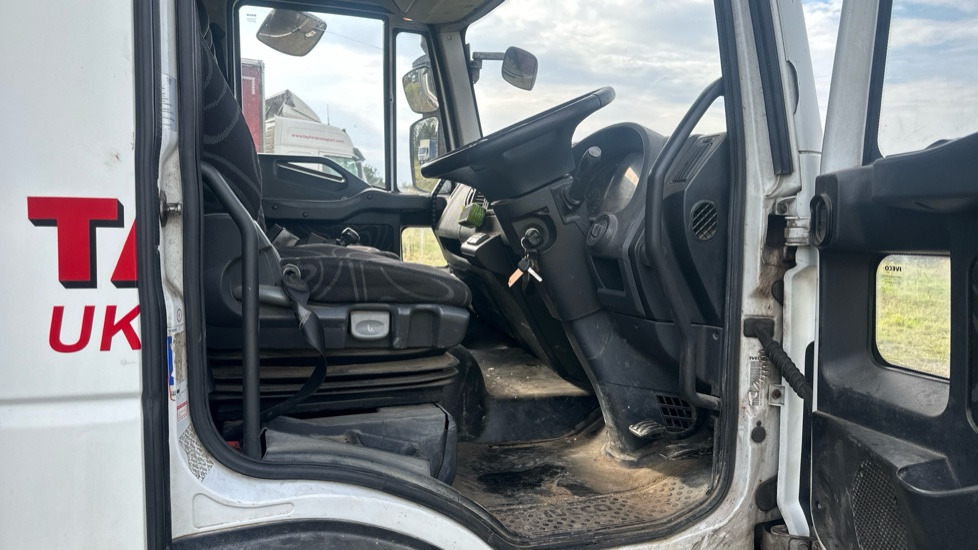 IVECO EUROCARGO  75E16 - Camion cu prelată: Foto 5 IVECO EUROCARGO  75E16 - Camion cu prelată: Foto 5