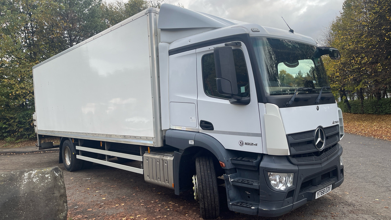 MERCEDES-BENZ ACTROS 1824 - Camion furgon: Foto 1 MERCEDES-BENZ ACTROS 1824 - Camion furgon: Foto 1