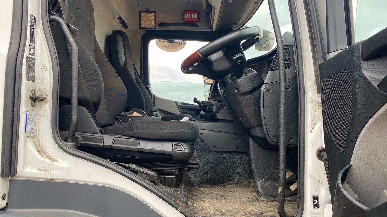 MERCEDES-BENZ ANTOS  1824 - Camion cu prelată: Foto 5 MERCEDES-BENZ ANTOS  1824 - Camion cu prelată: Foto 5