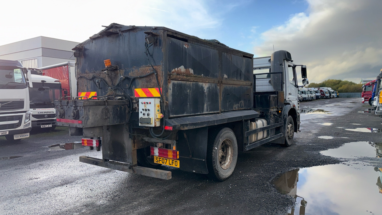 MERCEDES-BENZ AXOR 1824 - Maşină de asfaltat: Foto 4 MERCEDES-BENZ AXOR 1824 - Maşină de asfaltat: Foto 4