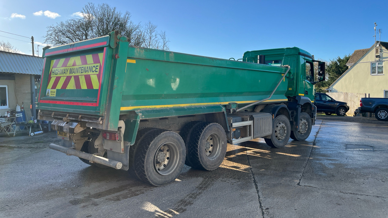 Mercedes-Benz Arocs 3240 - Camion basculantă: Foto 4 Mercedes-Benz Arocs 3240 - Camion basculantă: Foto 4