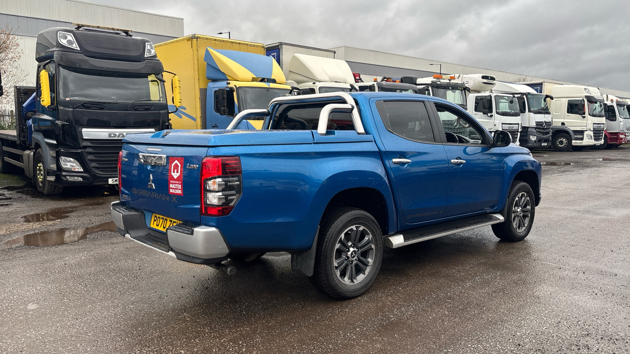 Mitsubishi L200 DI-D 2.3 Barbarian X 150PS - Pick-up, Autoutilitară cabină dublă: Foto 4 Mitsubishi L200 DI-D 2.3 Barbarian X 150PS - Pick-up, Autoutilitară cabină dublă: Foto 4