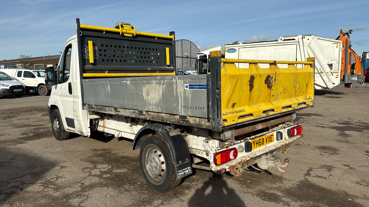 PEUGEOT BOXER 355 2.0 BlueHDi 130ps - Autoutilitară basculantă: Foto 4 PEUGEOT BOXER 355 2.0 BlueHDi 130ps - Autoutilitară basculantă: Foto 4