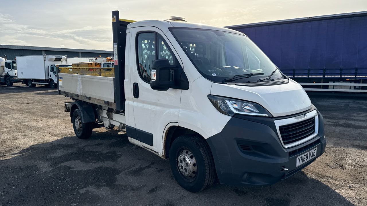 PEUGEOT BOXER 355 2.0 BlueHDi 130ps - Autoutilitară basculantă: Foto 2 PEUGEOT BOXER 355 2.0 BlueHDi 130ps - Autoutilitară basculantă: Foto 2