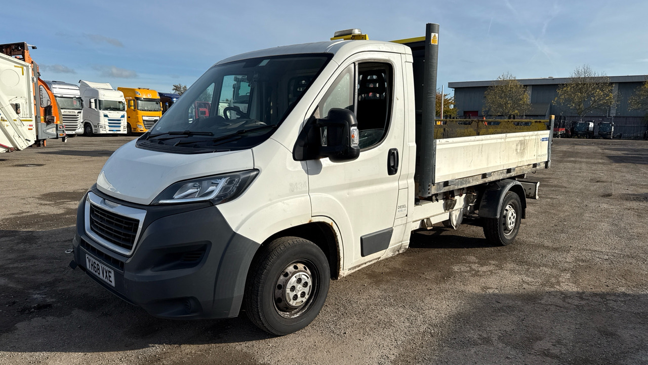 PEUGEOT BOXER 355 2.0 BlueHDi 130ps - Autoutilitară basculantă: Foto 3 PEUGEOT BOXER 355 2.0 BlueHDi 130ps - Autoutilitară basculantă: Foto 3