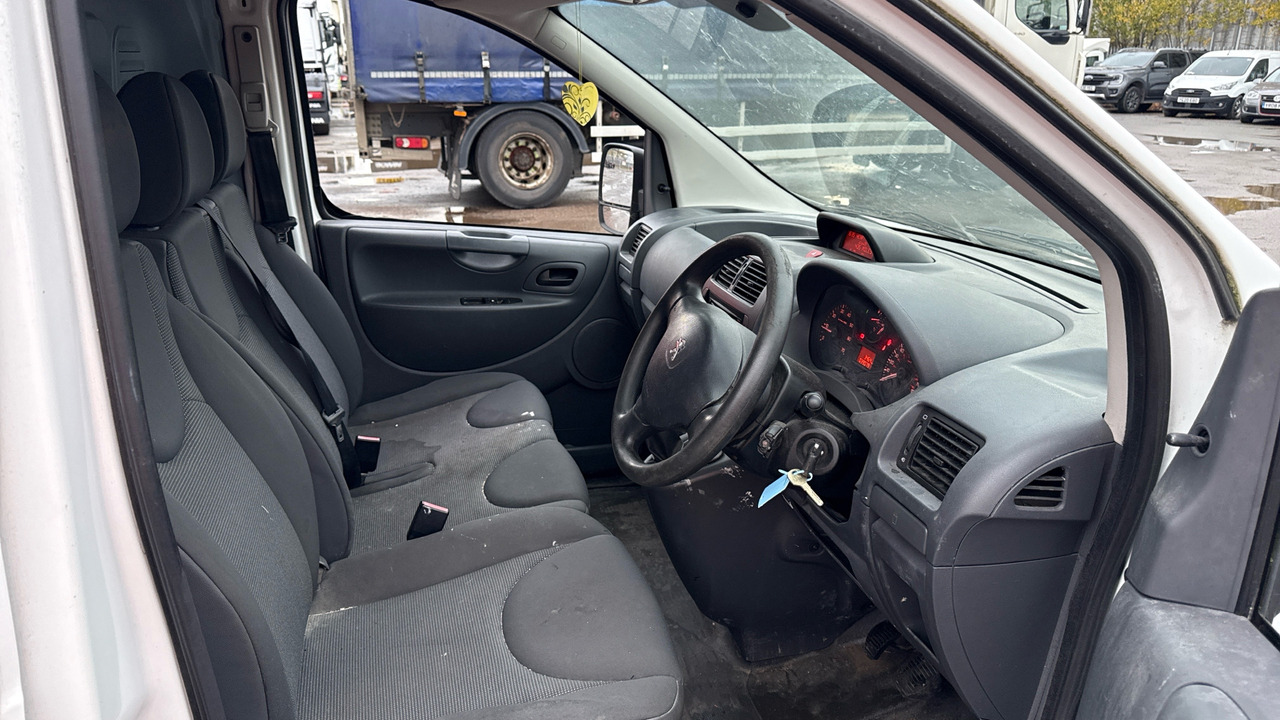 PEUGEOT EXPERT 1000 1.6 HDi 90PS - Autoutilitară compactă: Foto 5 PEUGEOT EXPERT 1000 1.6 HDi 90PS - Autoutilitară compactă: Foto 5