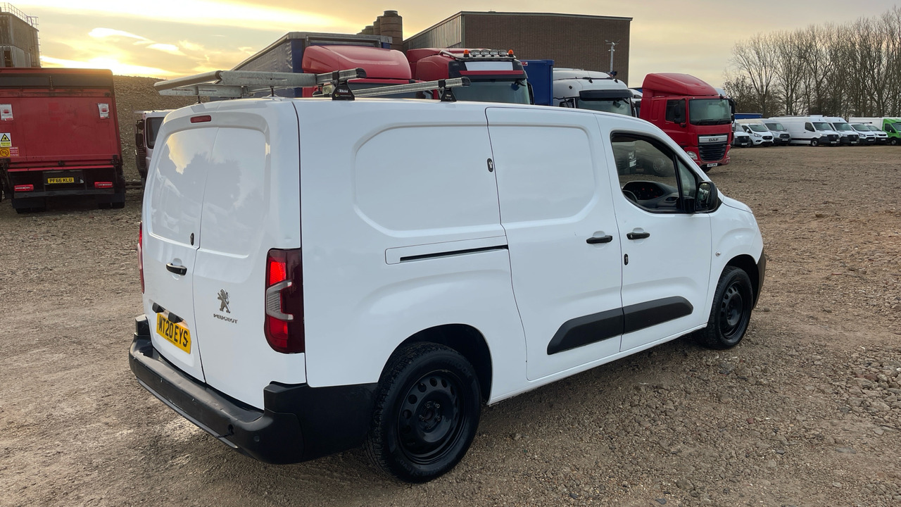 PEUGEOT PARTNER 850 1.5 BlueHDi 100ps Professional - Autoutilitară compactă: Foto 4 PEUGEOT PARTNER 850 1.5 BlueHDi 100ps Professional - Autoutilitară compactă: Foto 4