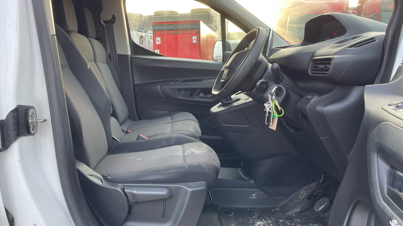PEUGEOT PARTNER 850 1.5 BlueHDi 100ps Professional - Autoutilitară compactă: Foto 5 PEUGEOT PARTNER 850 1.5 BlueHDi 100ps Professional - Autoutilitară compactă: Foto 5