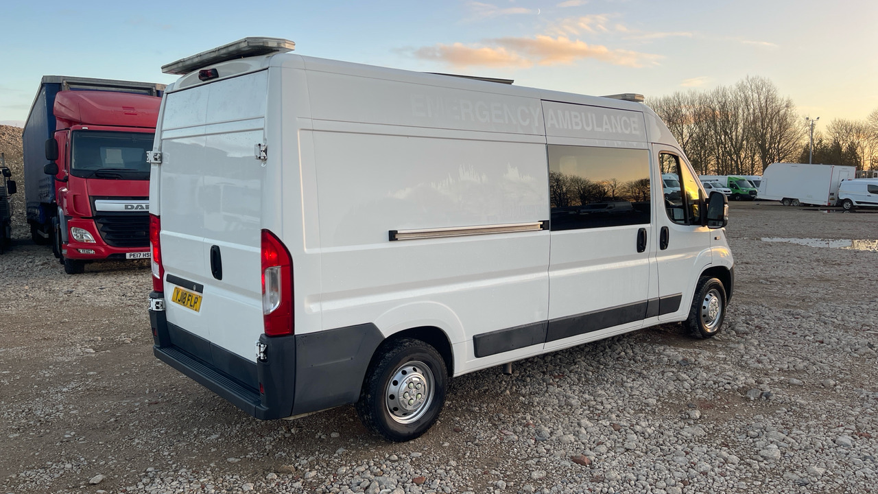 Peugeot Boxer 335 2.0 BLUE HDI 130PS - Autoutilitară cabină dublă: Foto 4 Peugeot Boxer 335 2.0 BLUE HDI 130PS - Autoutilitară cabină dublă: Foto 4