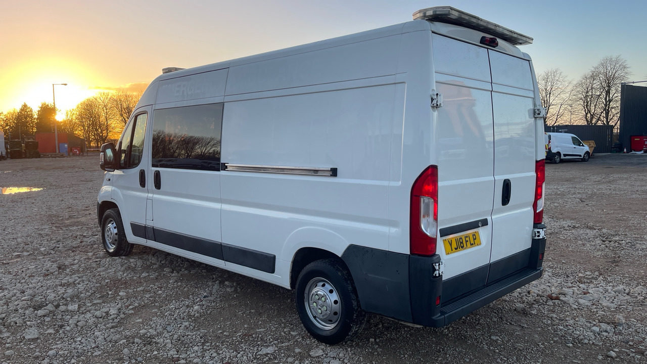 Peugeot Boxer 335 2.0 BLUE HDI 130PS - Autoutilitară cabină dublă: Foto 3 Peugeot Boxer 335 2.0 BLUE HDI 130PS - Autoutilitară cabină dublă: Foto 3