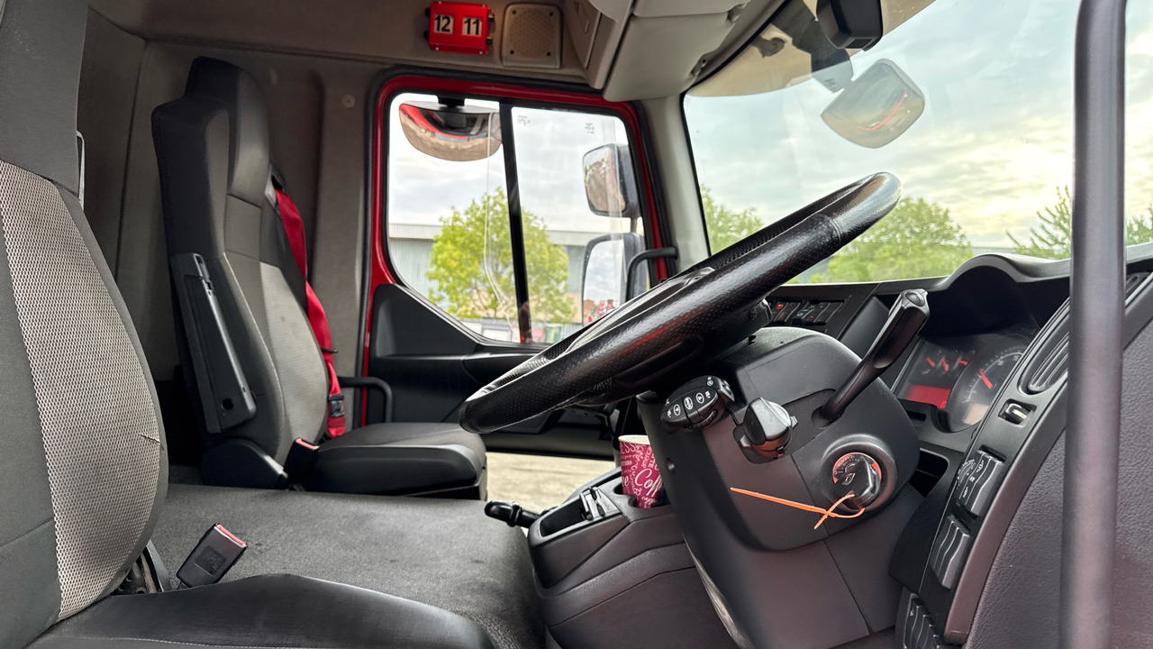 RENAULT D  18 - Camion cu prelată: Foto 5 RENAULT D  18 - Camion cu prelată: Foto 5