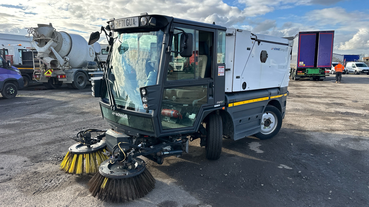 SCHMIDT SWINGO 200 - Măturătoare stradală: Foto 2 SCHMIDT SWINGO 200 - Măturătoare stradală: Foto 2