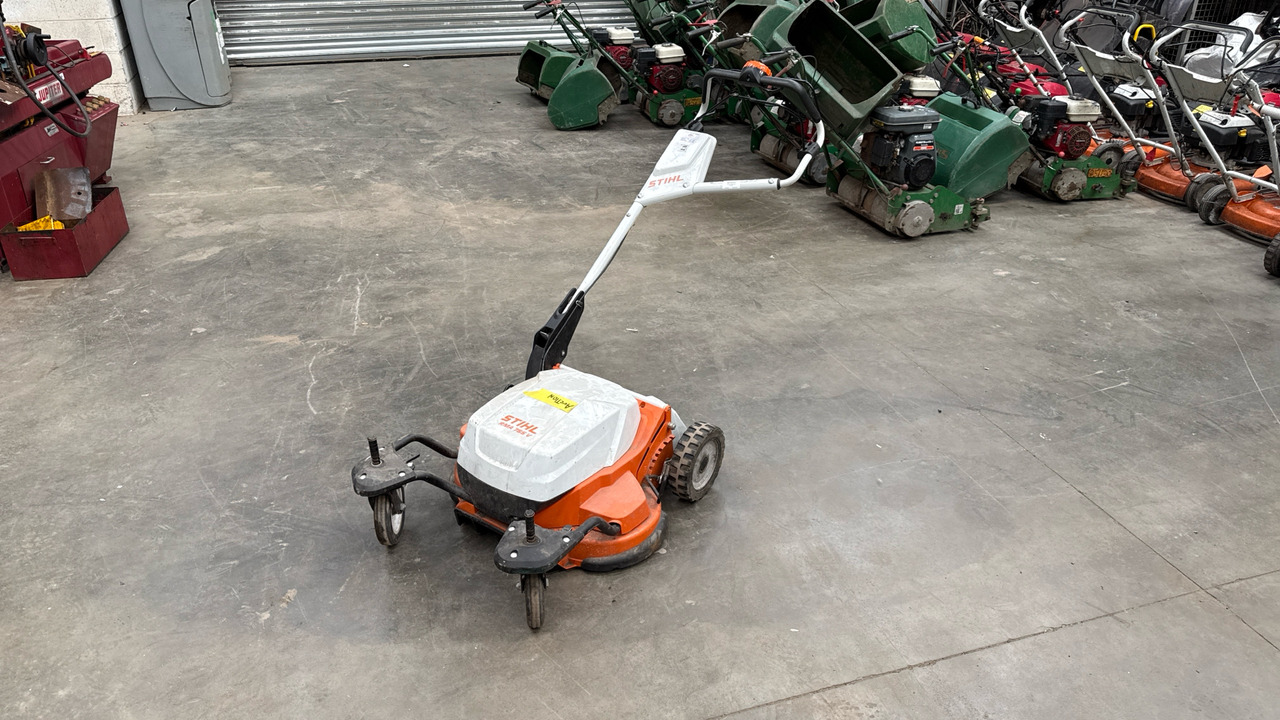 STIHL BR500 BACK PACK LEAF BLOWER - Echipamente de constructii: Foto 3 STIHL BR500 BACK PACK LEAF BLOWER - Echipamente de constructii: Foto 3