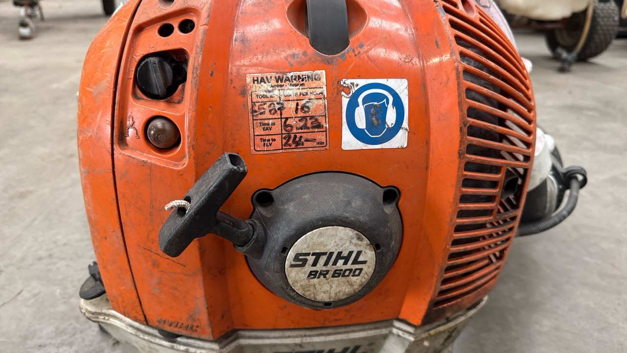 STIHL BR600 BACK PACK LEAF BLOWER - Echipamente de constructii: Foto 5 STIHL BR600 BACK PACK LEAF BLOWER - Echipamente de constructii: Foto 5