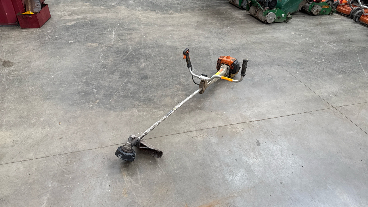 STIHL FS45C STRIMMER - Echipamente de constructii: Foto 2 STIHL FS45C STRIMMER - Echipamente de constructii: Foto 2