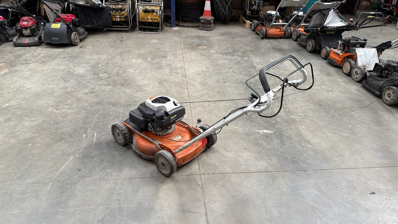 STIHL RM4 RTP - Echipamente de constructii: Foto 3 STIHL RM4 RTP - Echipamente de constructii: Foto 3