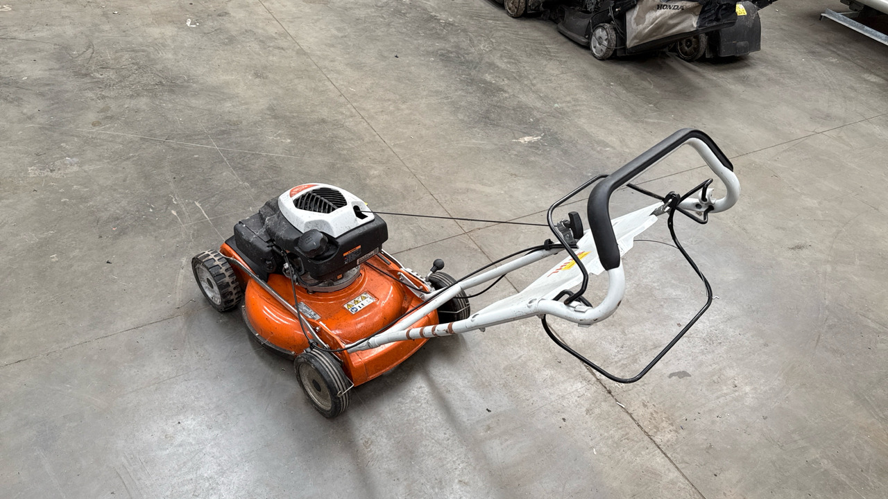 STIHL RM4 RTP - Echipamente de constructii: Foto 3 STIHL RM4 RTP - Echipamente de constructii: Foto 3