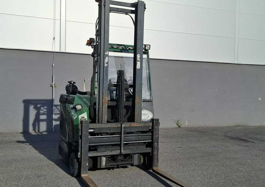 Combilift C3000CB - Stivuitor cu catarg retractabil, cu schimbare rapidă de direcţie: Foto 4 Combilift C3000CB - Stivuitor cu catarg retractabil, cu schimbare rapidă de direcţie: Foto 4