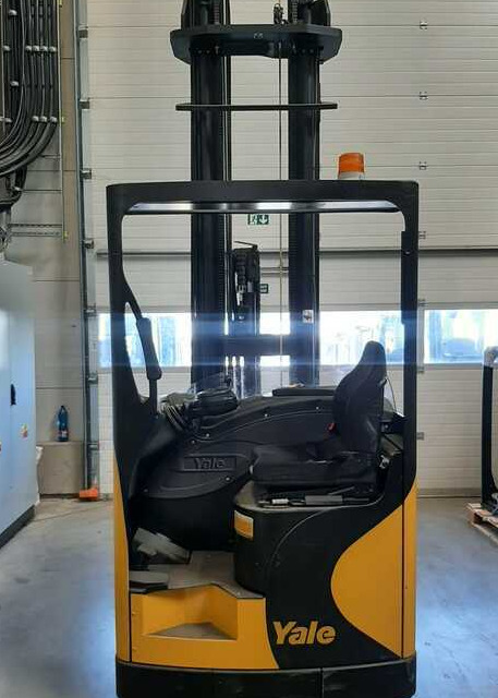 Yale MR16H - Stivuitor cu catarg retractabil: Foto 4 Yale MR16H - Stivuitor cu catarg retractabil: Foto 4