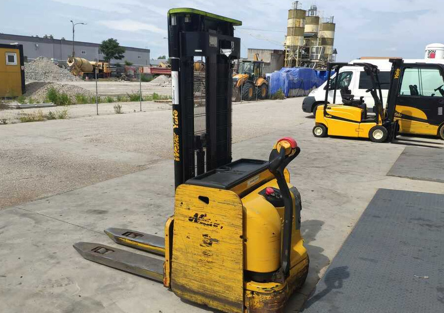 Yale MS16 AC - Transpalet la mare înălţime: Foto 3 Yale MS16 AC - Transpalet la mare înălţime: Foto 3