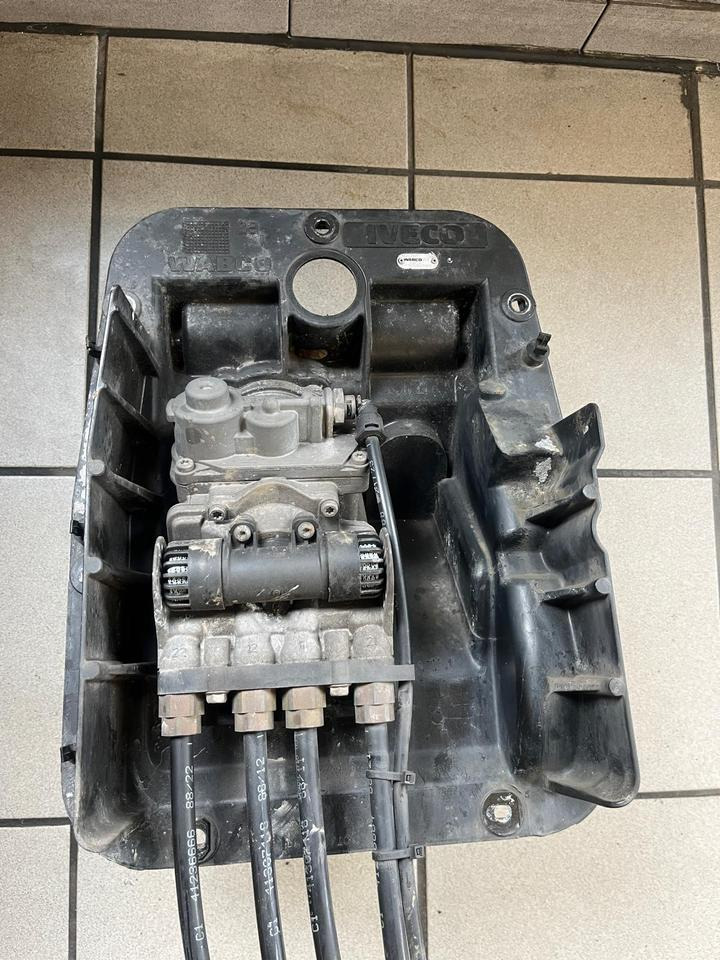 IVECO STRALIS 450 Fußbremsventil Bremsventil WABCO 9650019060 - Supapă frână pentru Camion: Foto 1 IVECO STRALIS 450 Fußbremsventil Bremsventil WABCO 9650019060 - Supapă frână pentru Camion: Foto 1