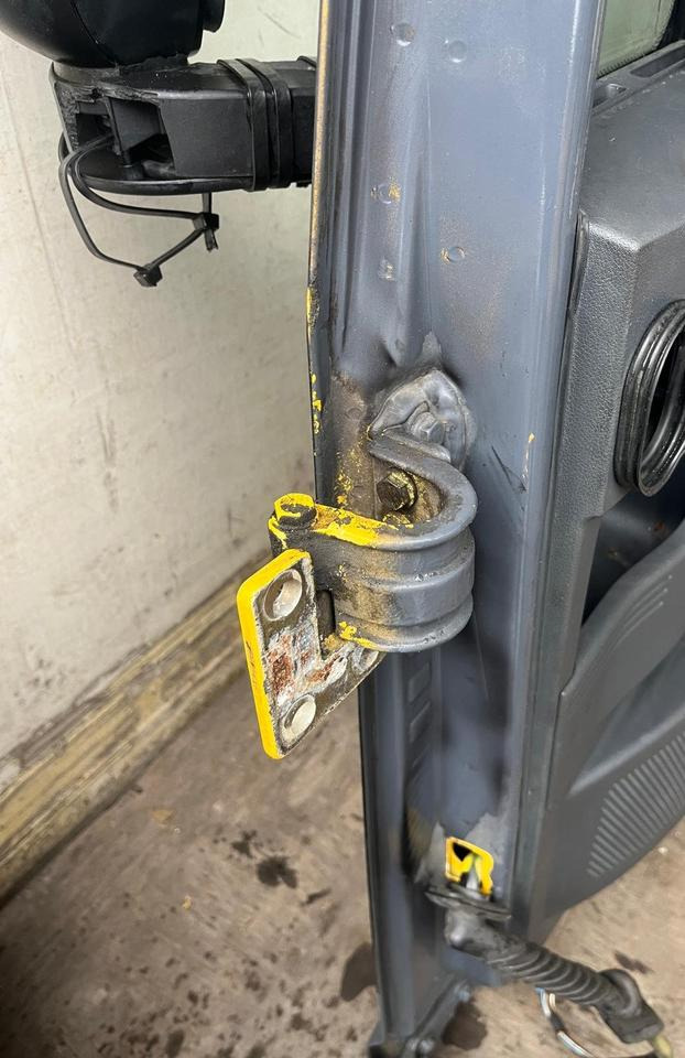 IVECO Stralis 450 Beifahrertür Tür rechts, Spiegel & Verkleidung - Uşă și piese pentru Camion: Foto 4 IVECO Stralis 450 Beifahrertür Tür rechts, Spiegel & Verkleidung - Uşă și piese pentru Camion: Foto 4