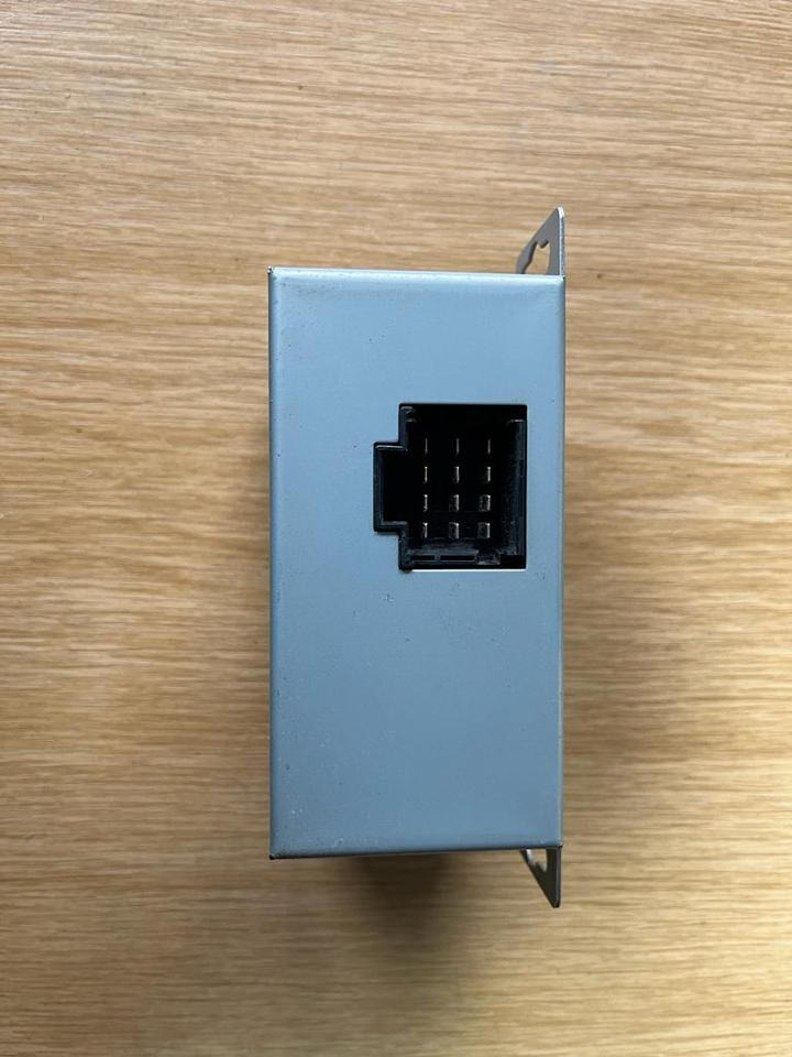 MAN BLAUPUNKT Audio Verstärker 7 607 273 007 - Calculator de bord pentru Camion: Foto 4 MAN BLAUPUNKT Audio Verstärker 7 607 273 007 - Calculator de bord pentru Camion: Foto 4