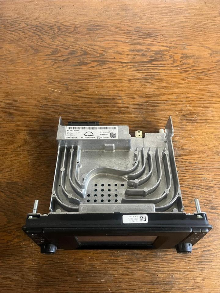 MAN EU6 Radio/Navigationssystem 81.28100-6029 - Sistem de navigare pentru Camion: Foto 4 MAN EU6 Radio/Navigationssystem 81.28100-6029 - Sistem de navigare pentru Camion: Foto 4