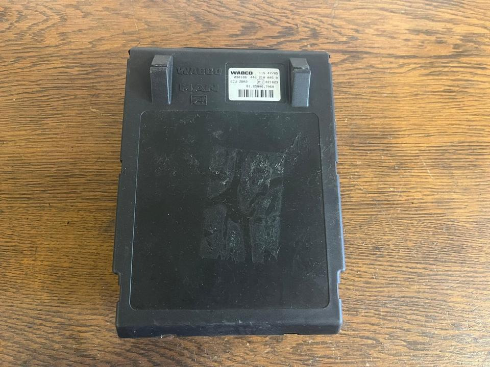 MAN Elekronik ECU ZBR 2 Steuergerät 81.25806-7068 - Calculator de bord pentru Camion: Foto 2 MAN Elekronik ECU ZBR 2 Steuergerät 81.25806-7068 - Calculator de bord pentru Camion: Foto 2